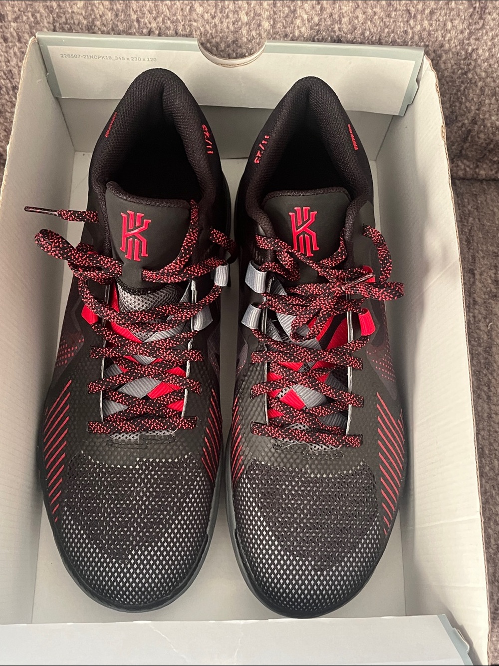 Nike Kyrie Flytrap V  5 basketball shoes in black red gray like new